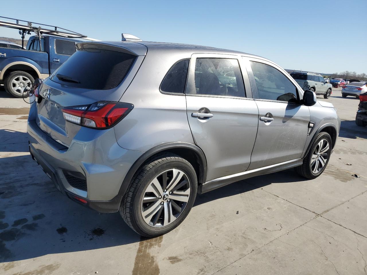 2020 Mitsubishi Outlander - Image 3