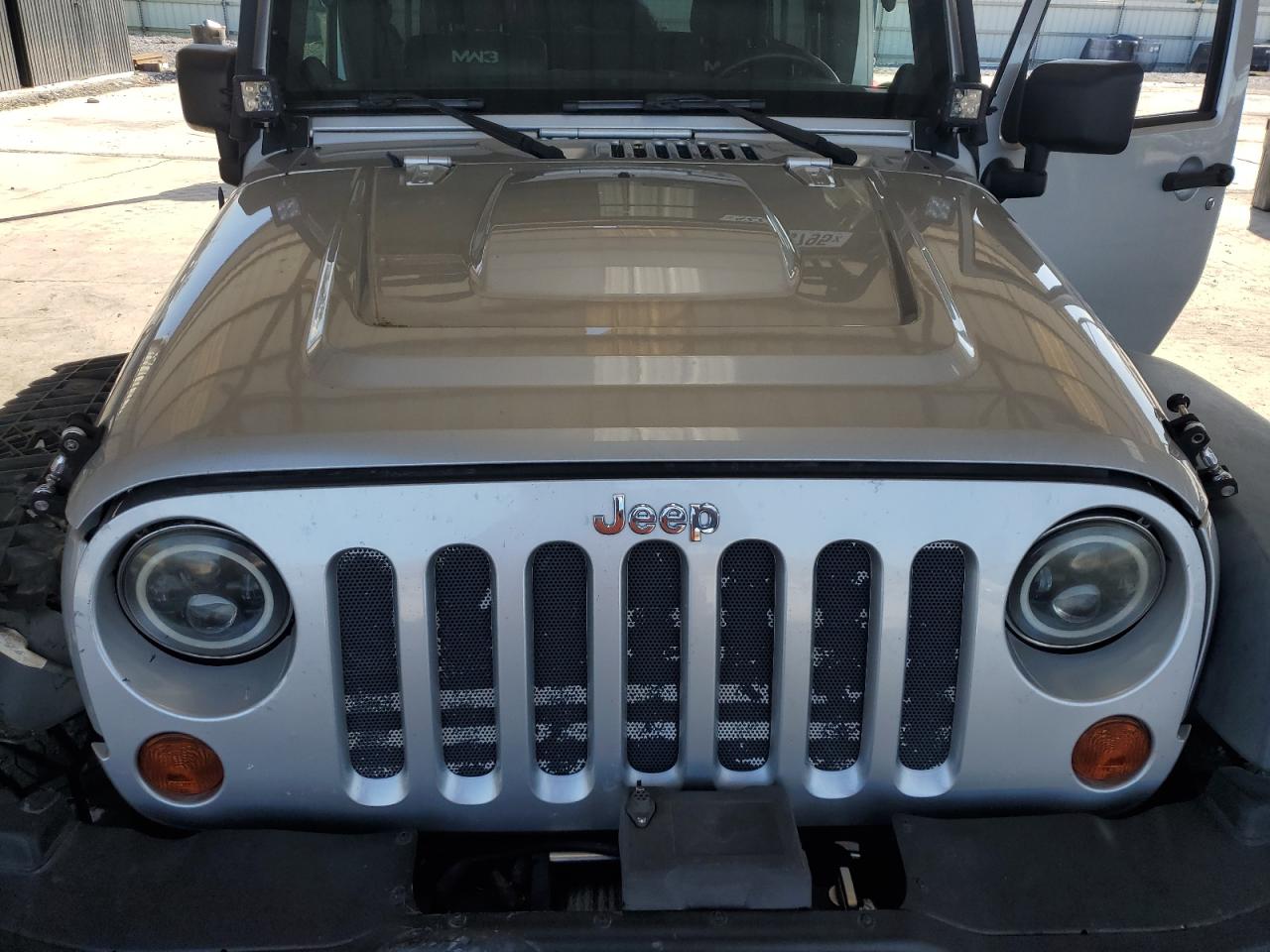 2012 Jeep Wrangler - Image 11
