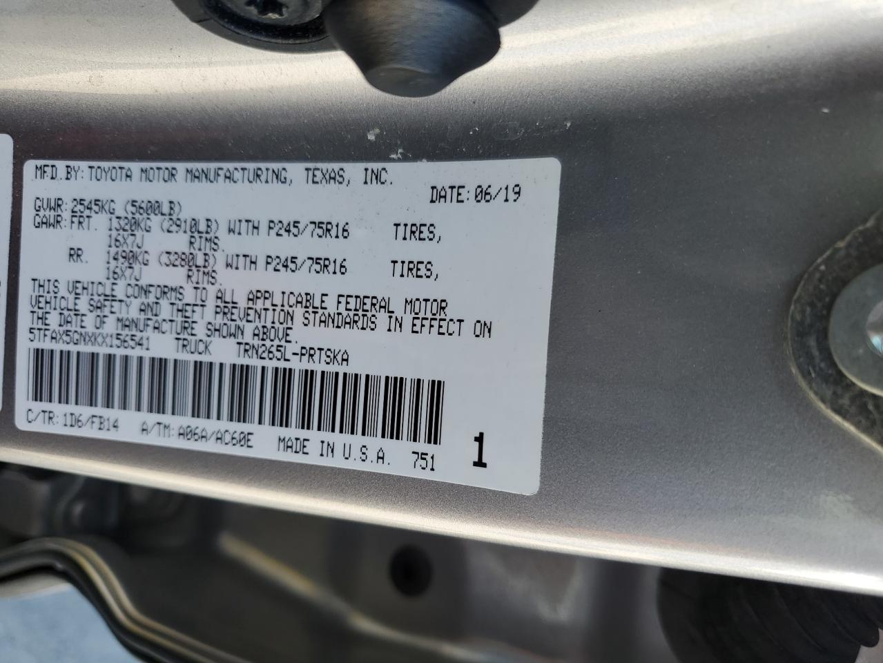 2019 Toyota Tacoma - Image 12