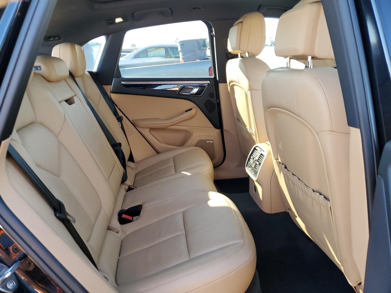 2018 Porsche Macan - Image 11
