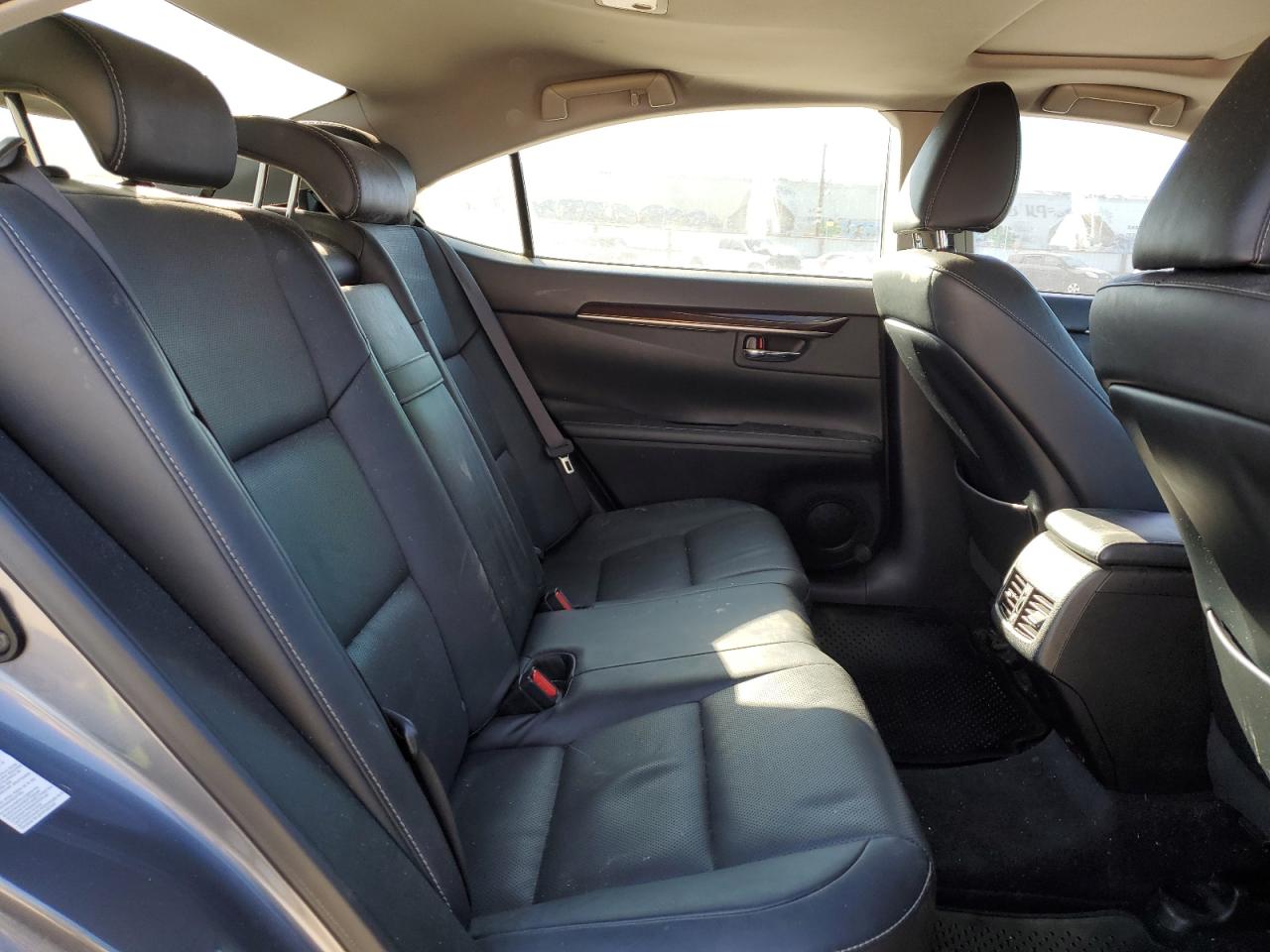 2014 Lexus ES - Image 10