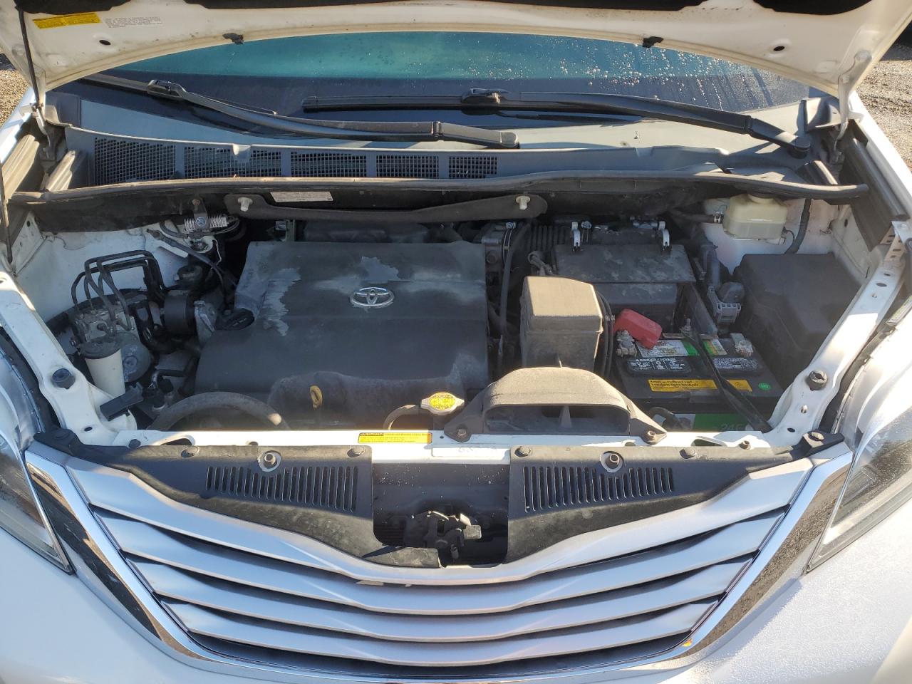 2016 Toyota Sienna - Image 14