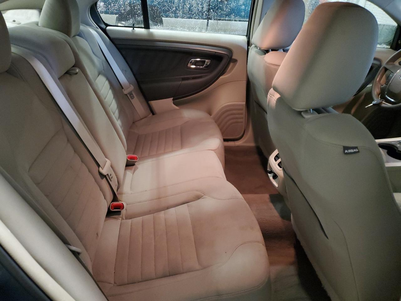 2010 Ford Taurus - Image 10