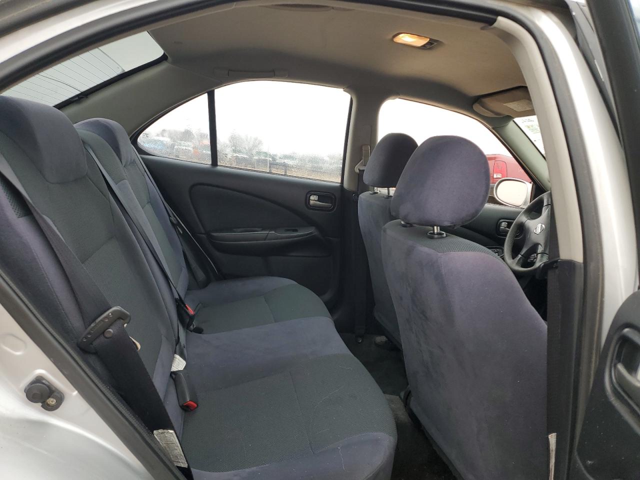 2005 Nissan Sentra - Image 10