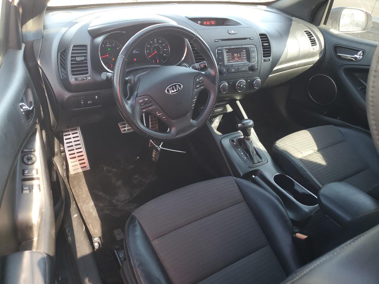 2016 Kia Forte - Image 8