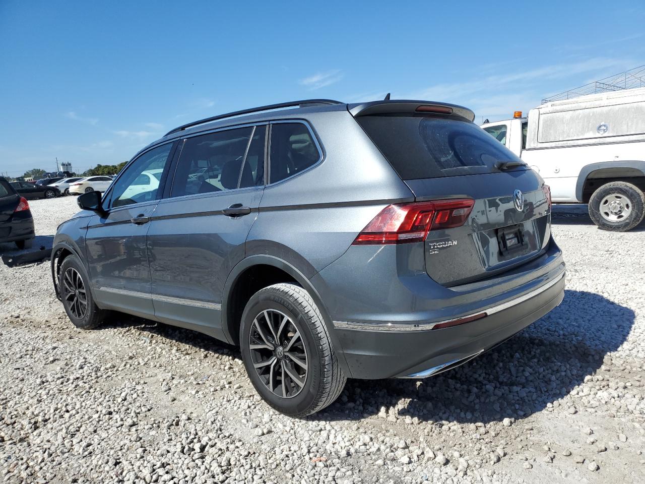 2021 Volkswagen Tiguan - Image 2