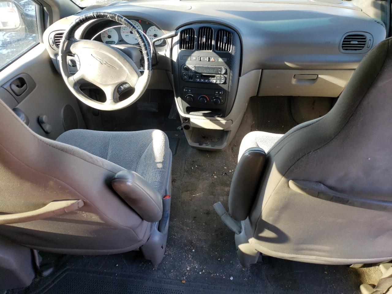 2003 Chrysler Voyager - Image 8