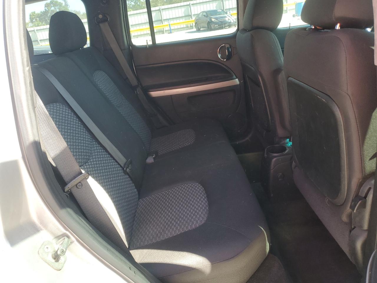 2010 Chevrolet HHR - Image 10