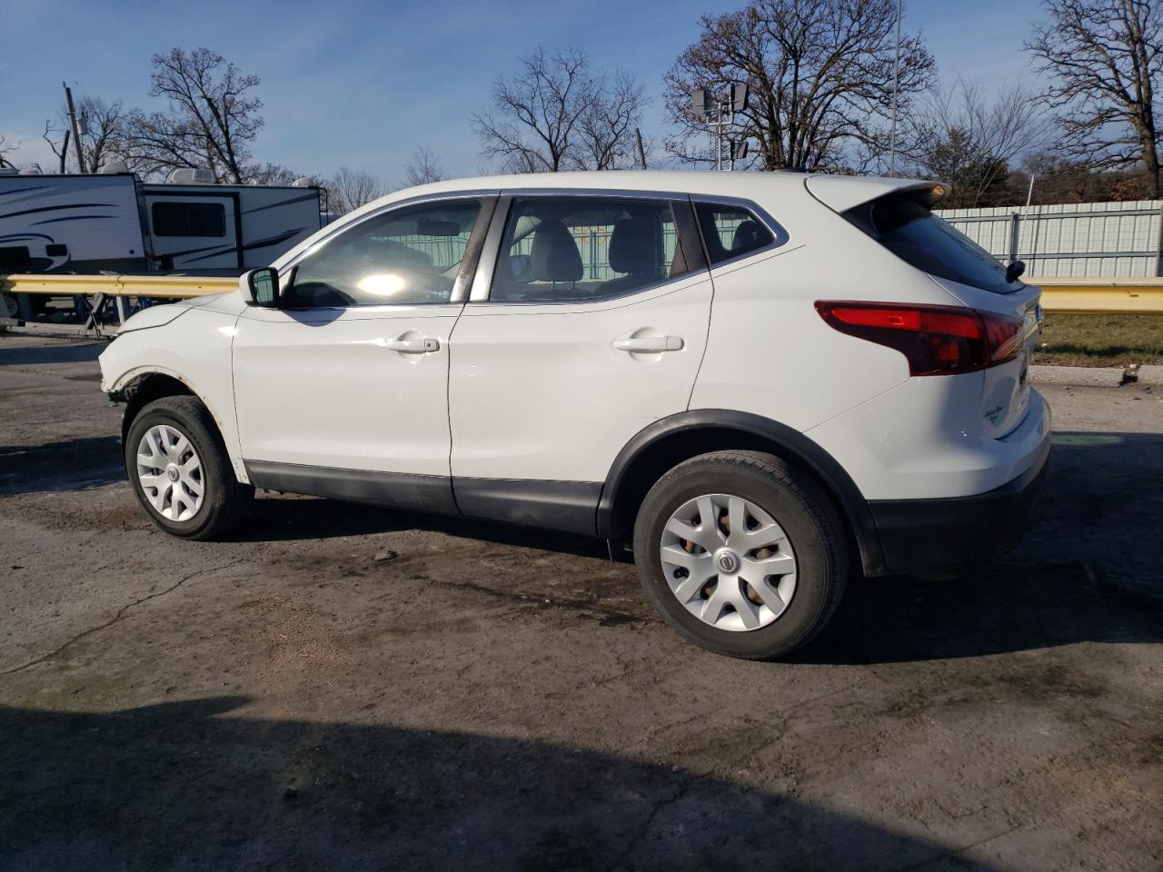 JN1BJ1CP8JW100465 NISSAN ROGUE 2018