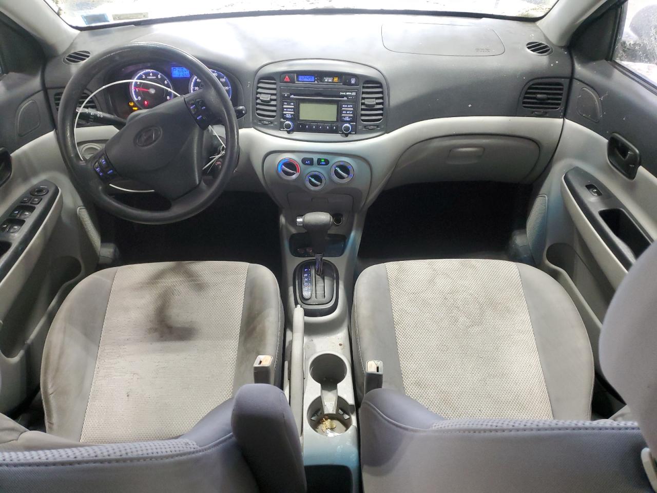 2010 Hyundai Accent - Image 8