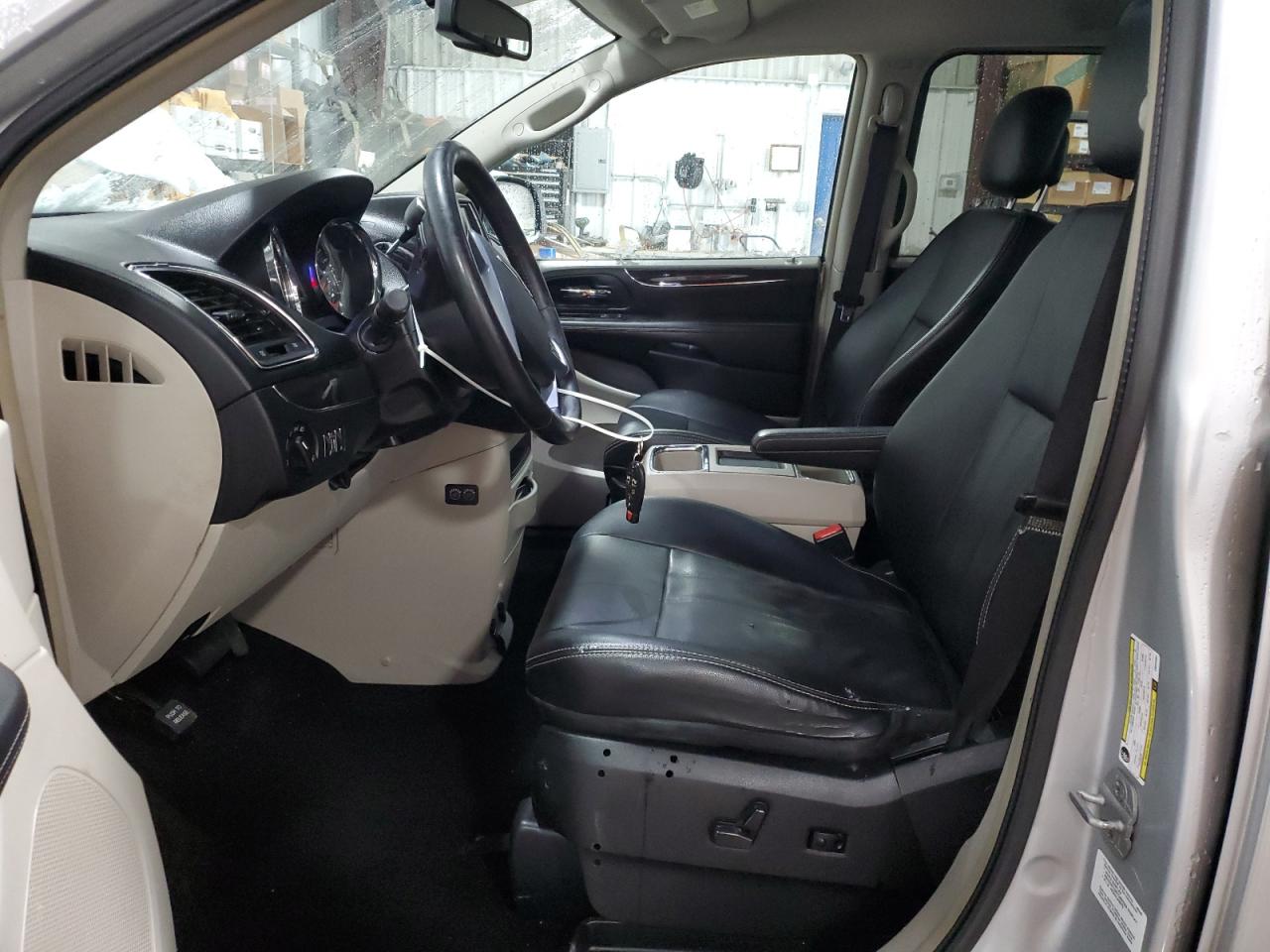 2012 Chrysler Town & Country - Image 7