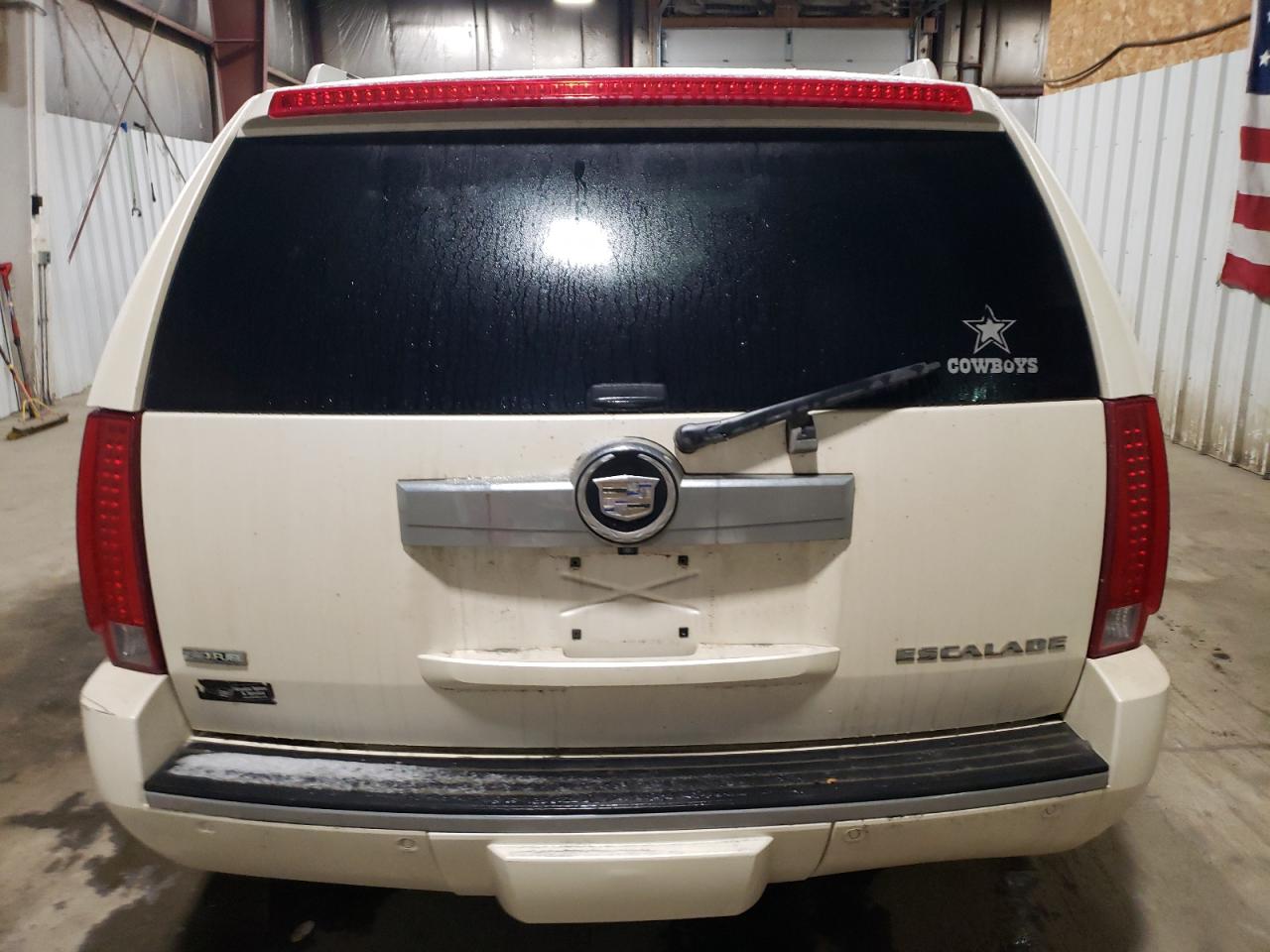 2009 Cadillac Escalade - Image 6