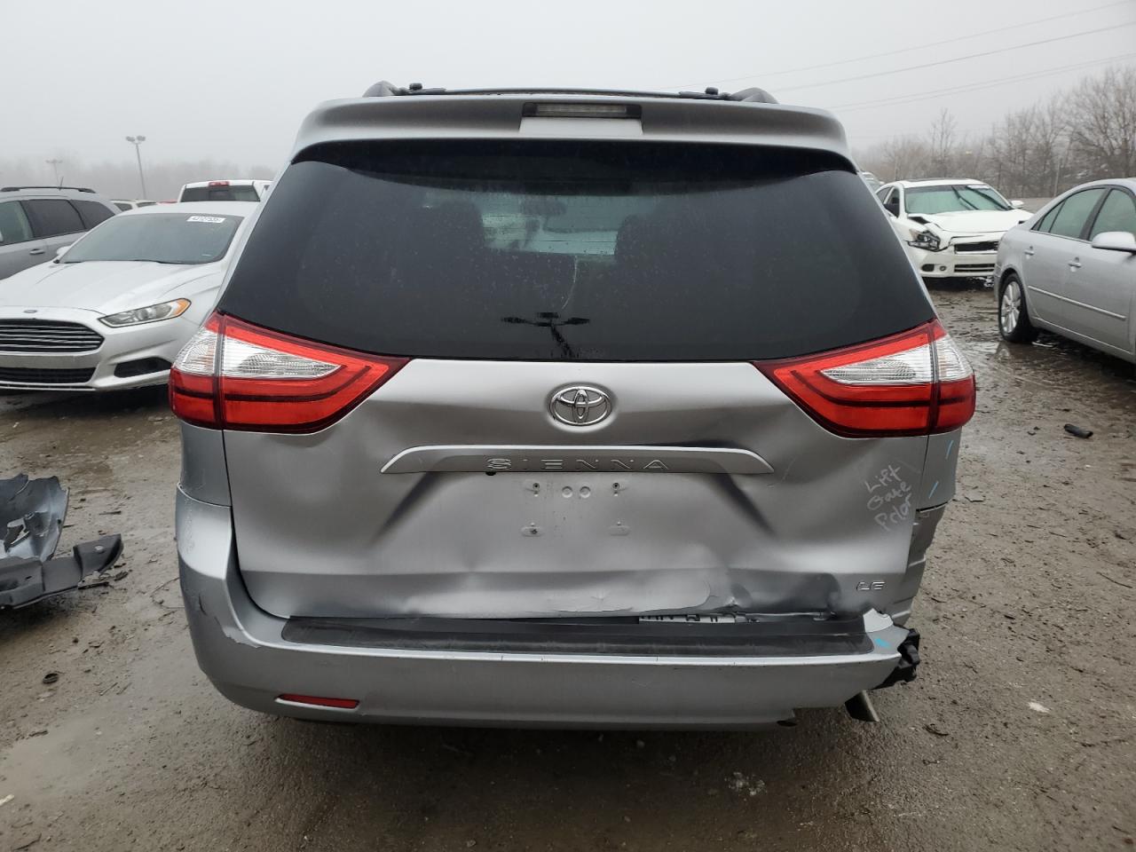 2015 Toyota Sienna - Image 6