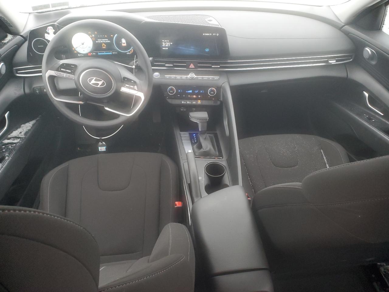 2024 Hyundai Elantra - Image 8