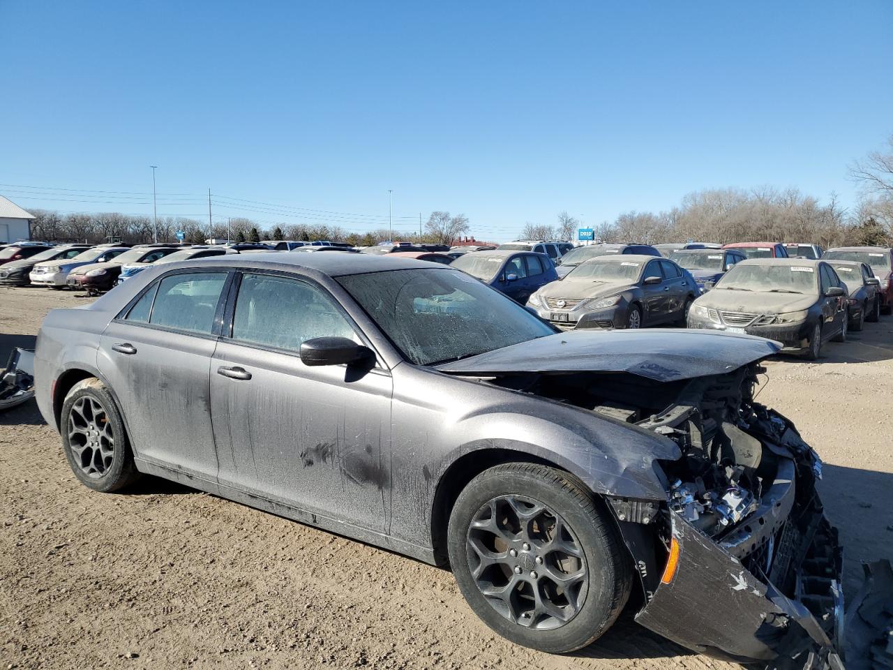 2019 Chrysler 300 - Image 4