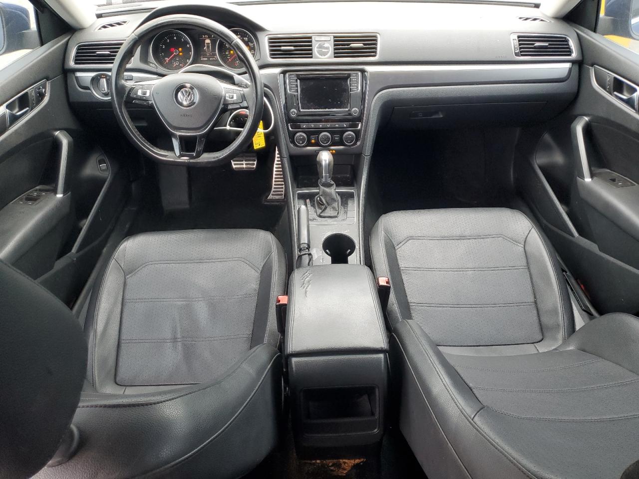 2017 Volkswagen Passat - Image 8