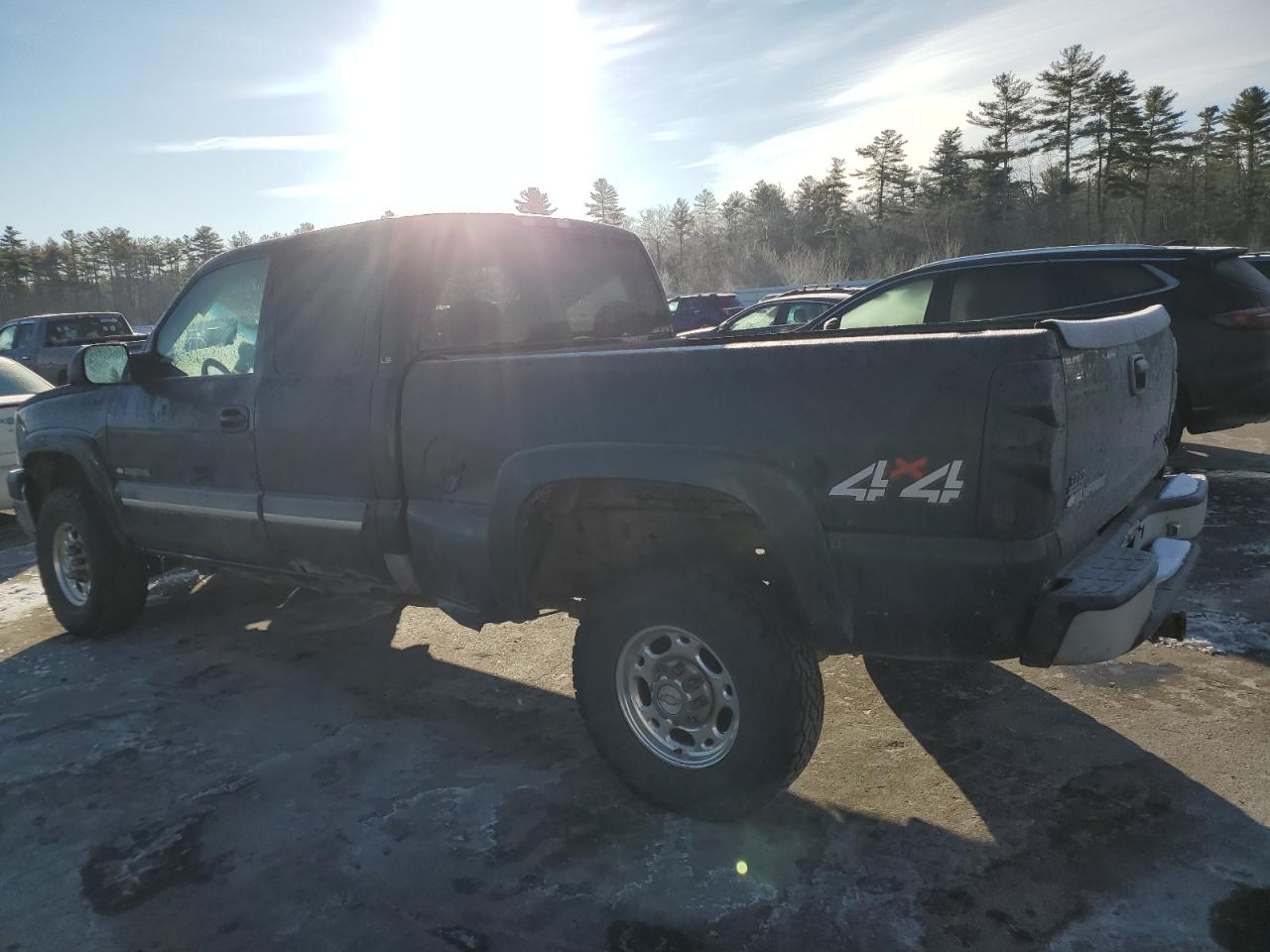 2005 Chevrolet Silverado - Image 2