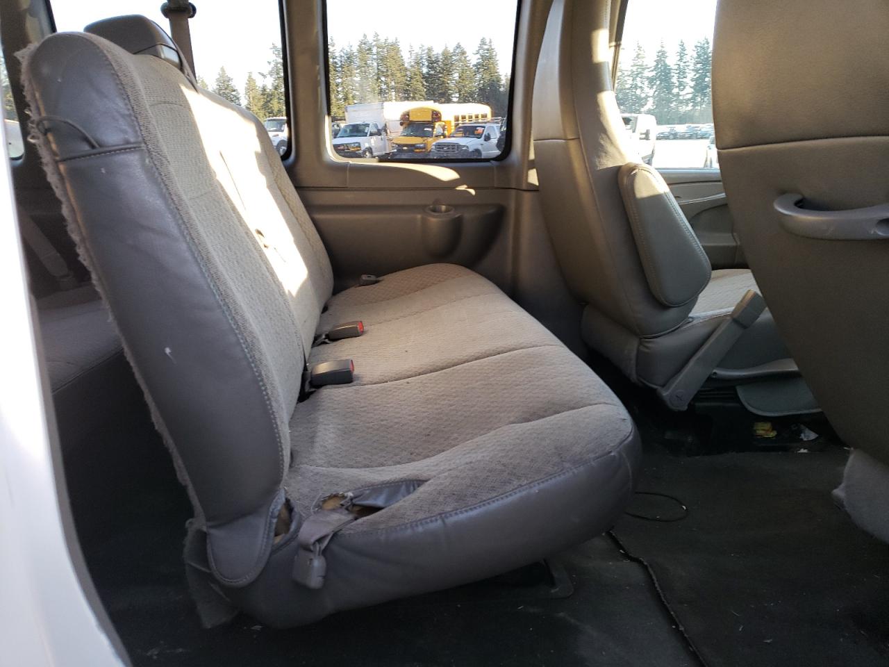 2015 Chevrolet Express - Image 11