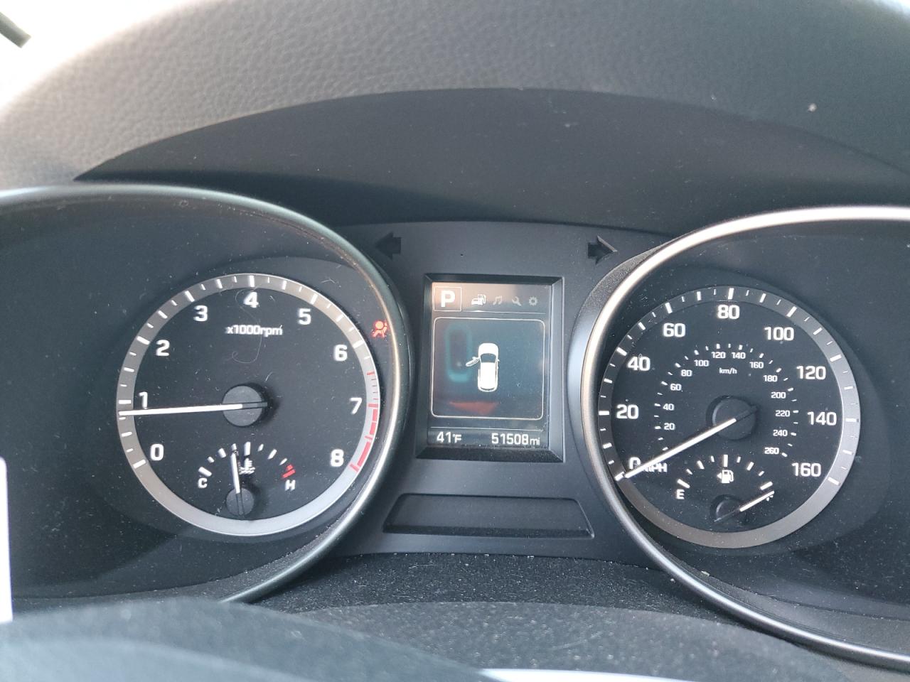 2017 Hyundai Santa Fe - Image 9