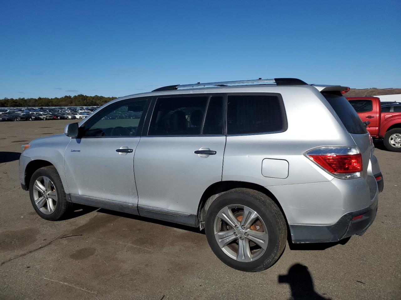 2013 Toyota Highlander - Image 2