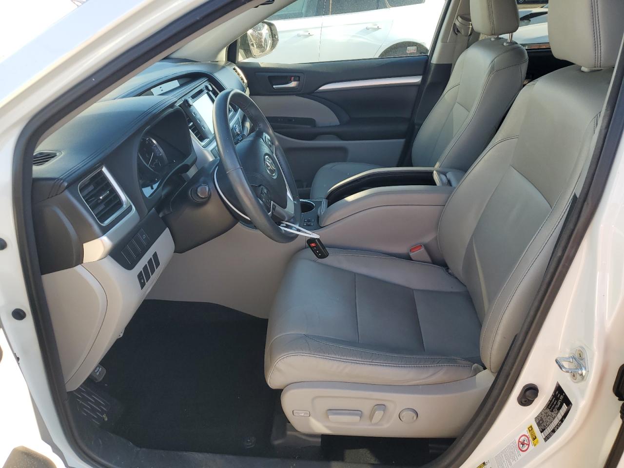 2016 Toyota Highlander - Image 7