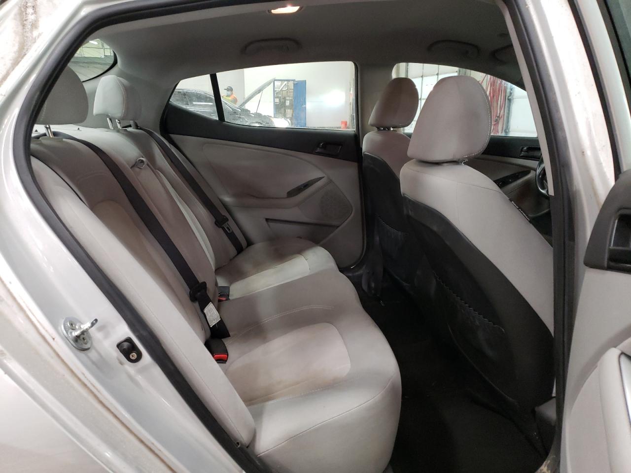 2011 Kia Optima - Image 10