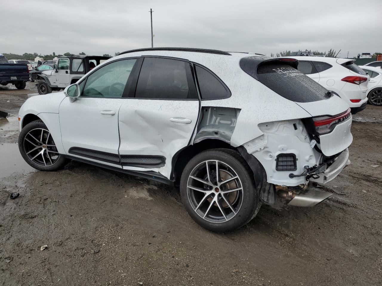 2024 Porsche Macan - Image 2