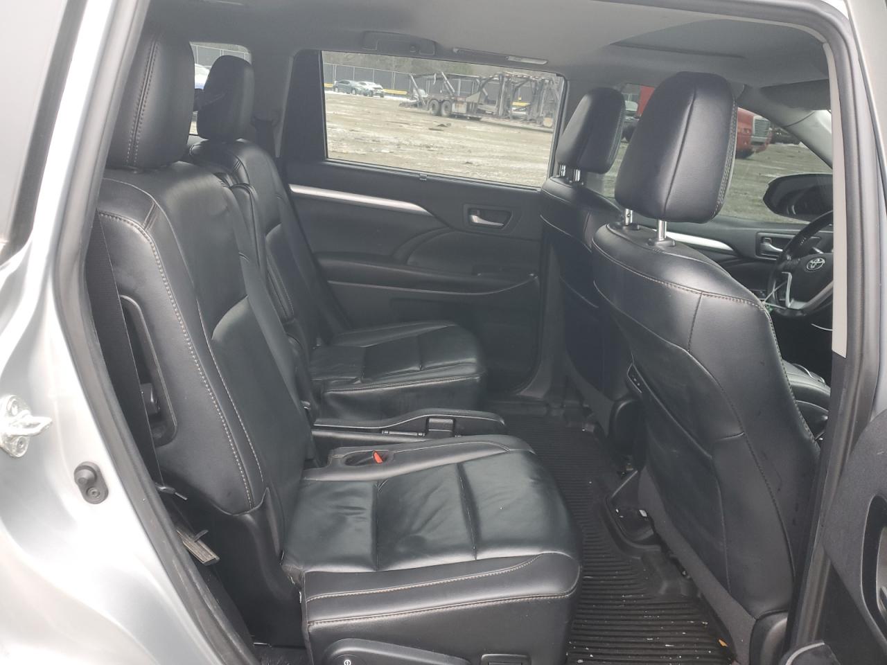 2019 Toyota Highlander - Image 11