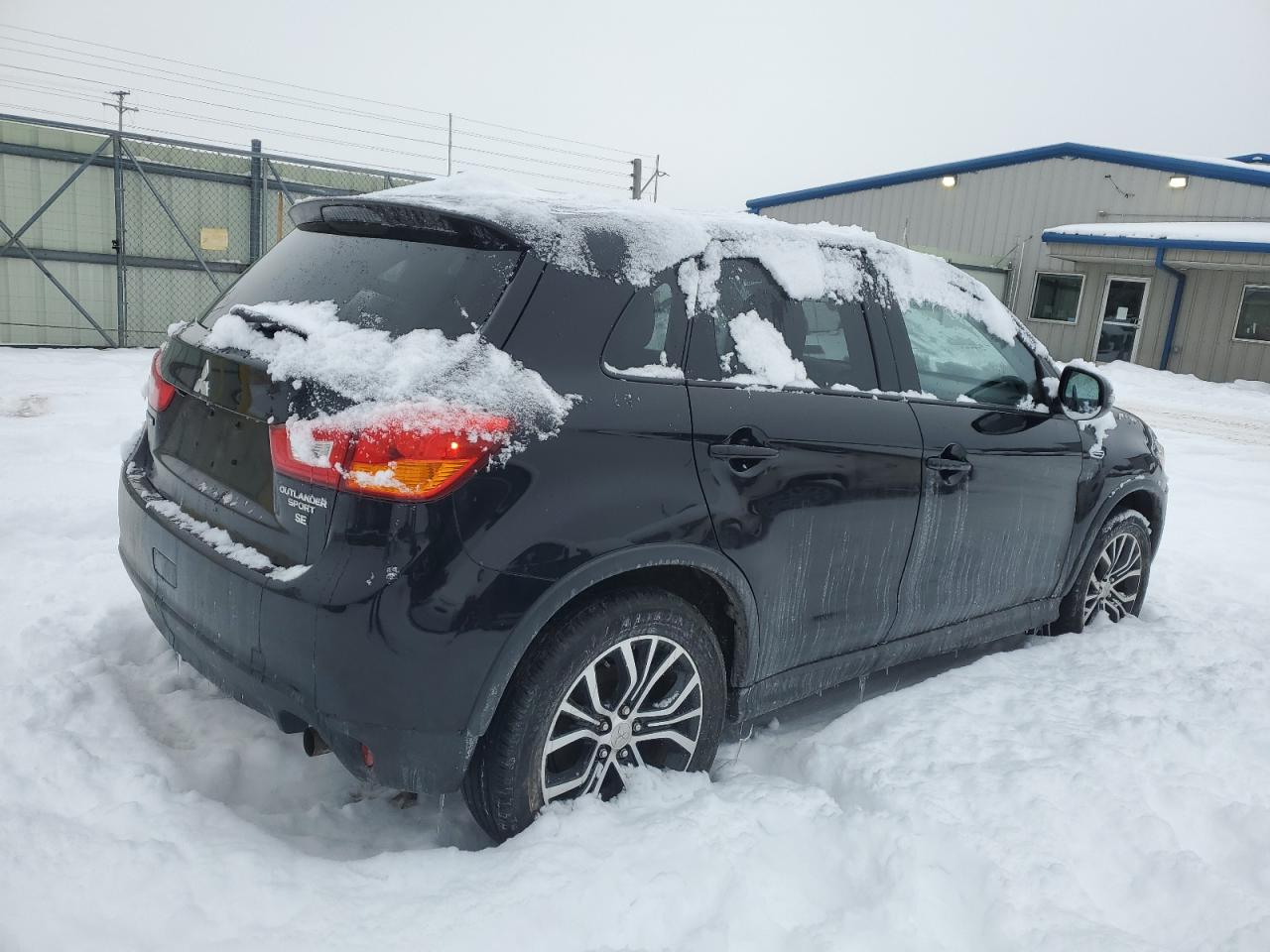 2017 Mitsubishi Outlander - Image 3