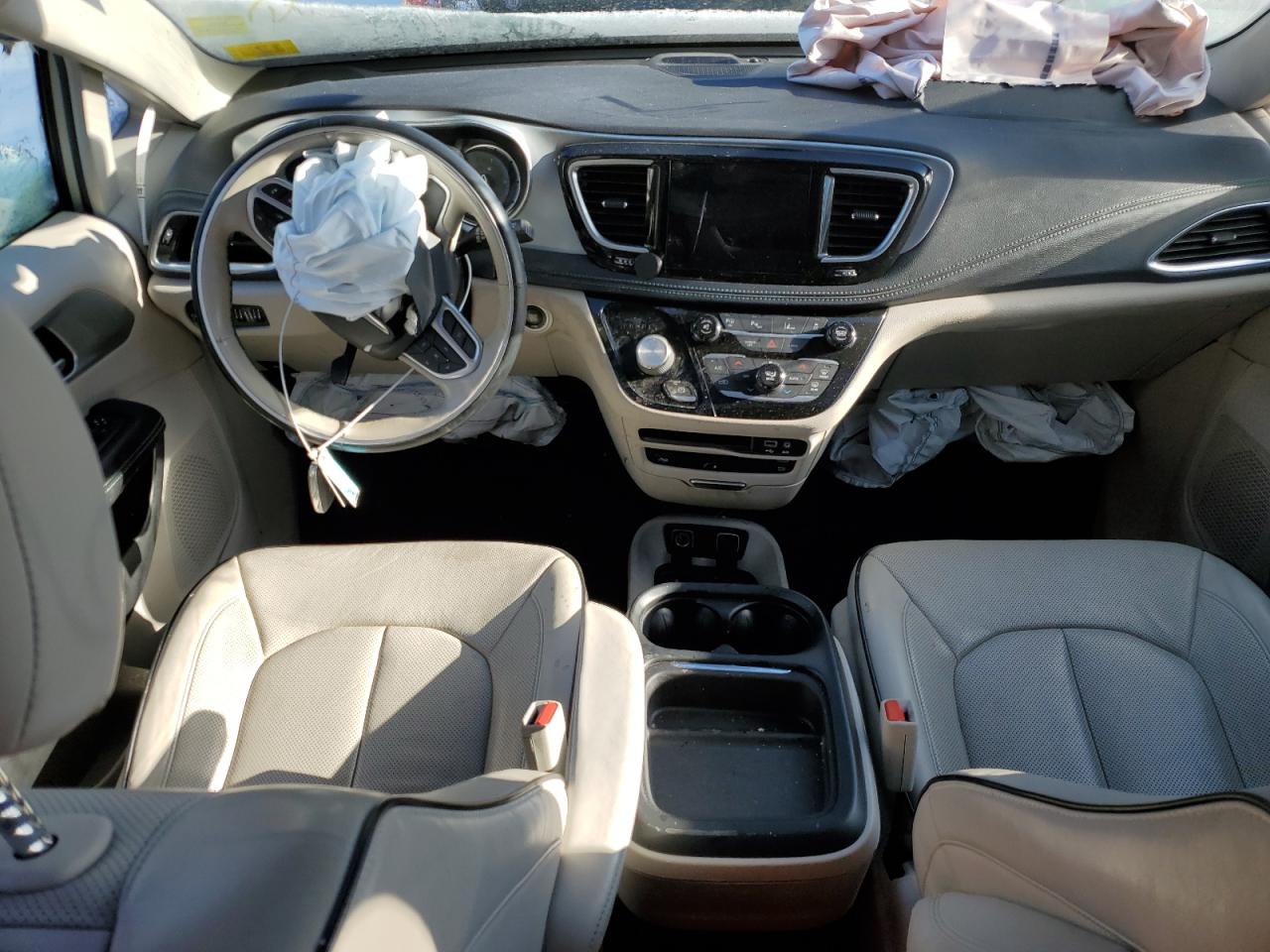 2017 Chrysler Pacifica - Image 8