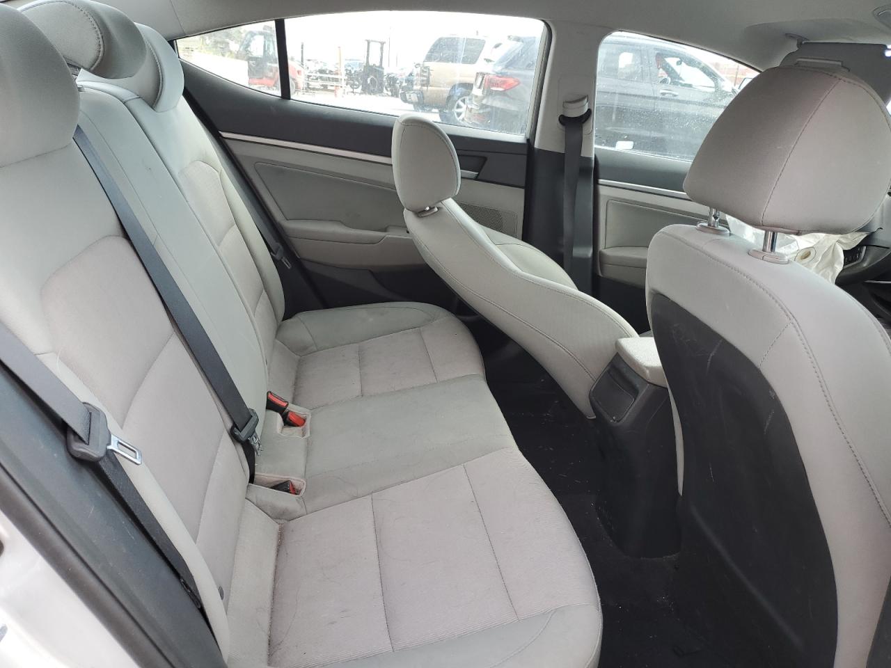 2017 Hyundai Elantra - Image 10