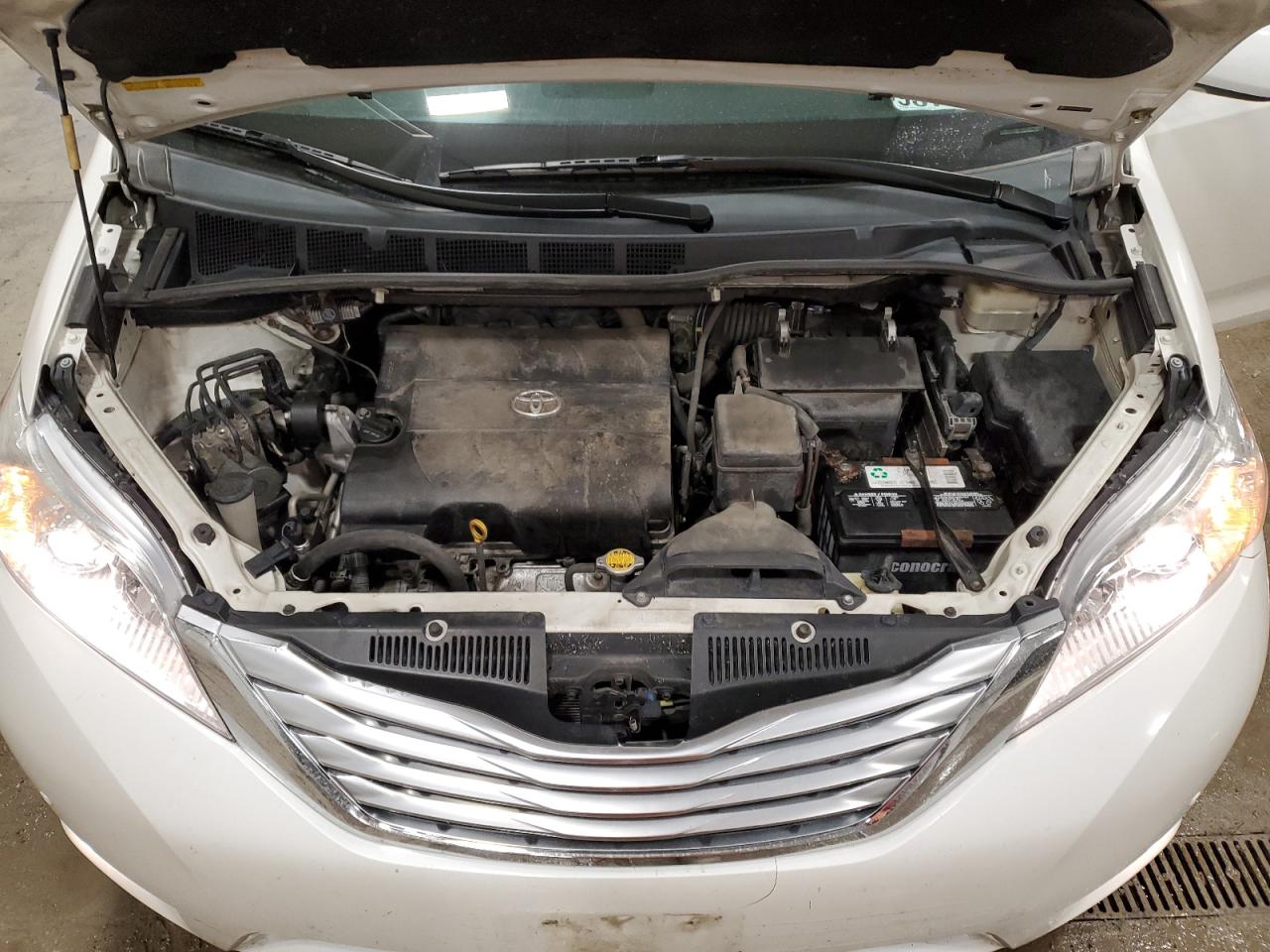 2011 Toyota Sienna - Image 12