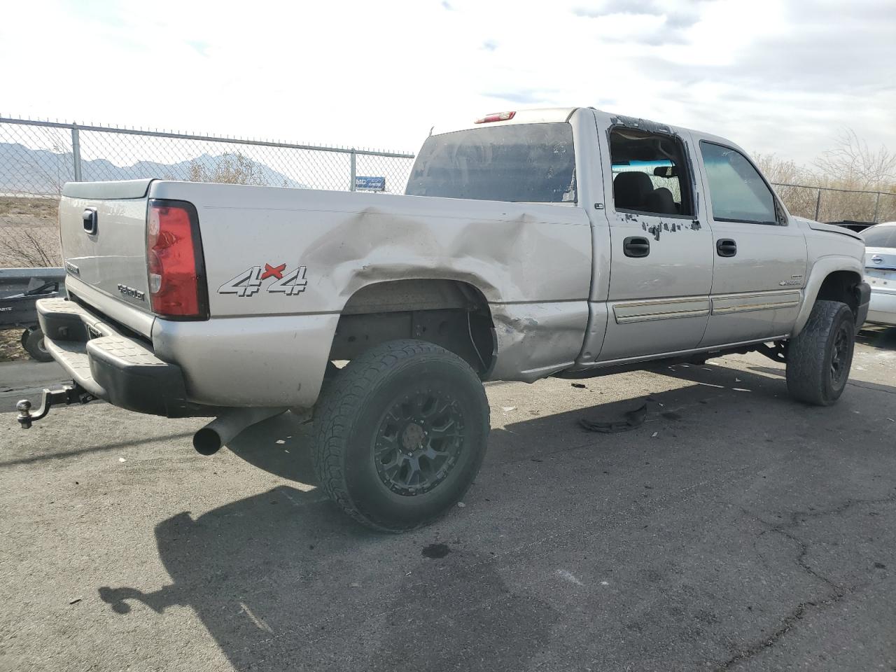 2005 Chevrolet Silverado - Image 3