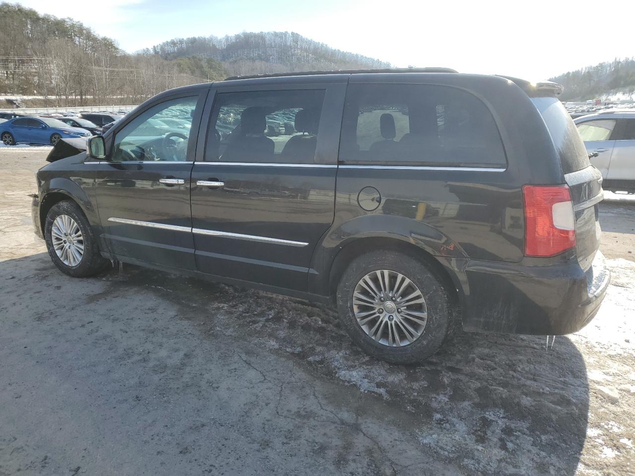2014 Chrysler Town & Country - Image 2