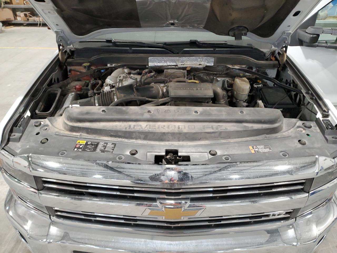 2017 Chevrolet Silverado - Image 11