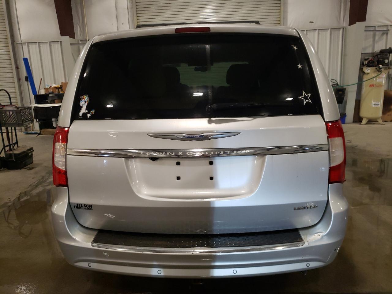 2012 Chrysler Town & Country - Image 6