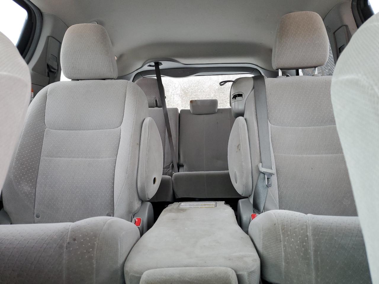 2015 Toyota Sienna - Image 10