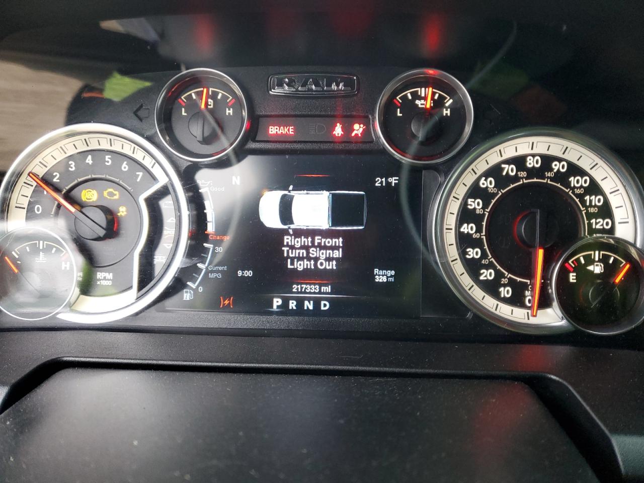 2016 RAM 1500 - Image 9