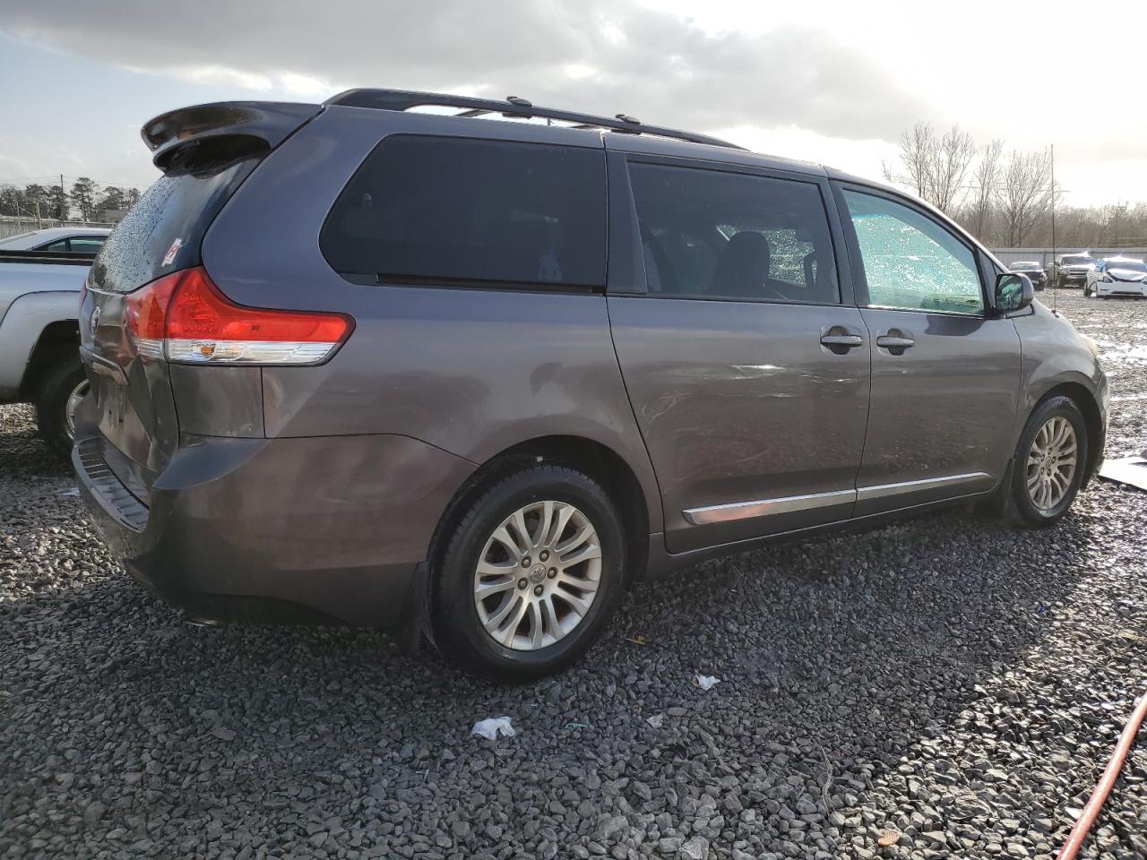 2011 Toyota Sienna - Image 3