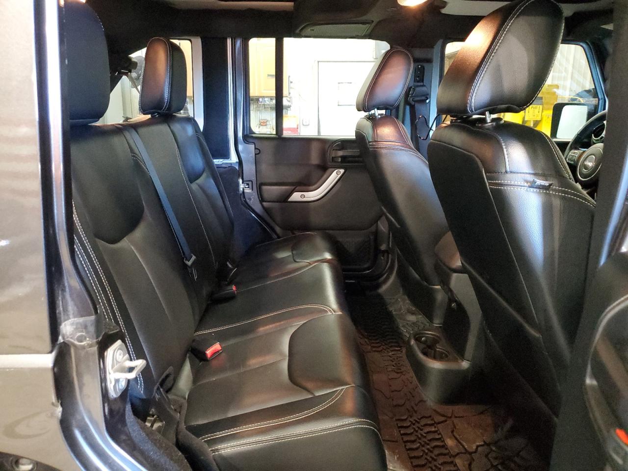 2016 Jeep Wrangler - Image 11