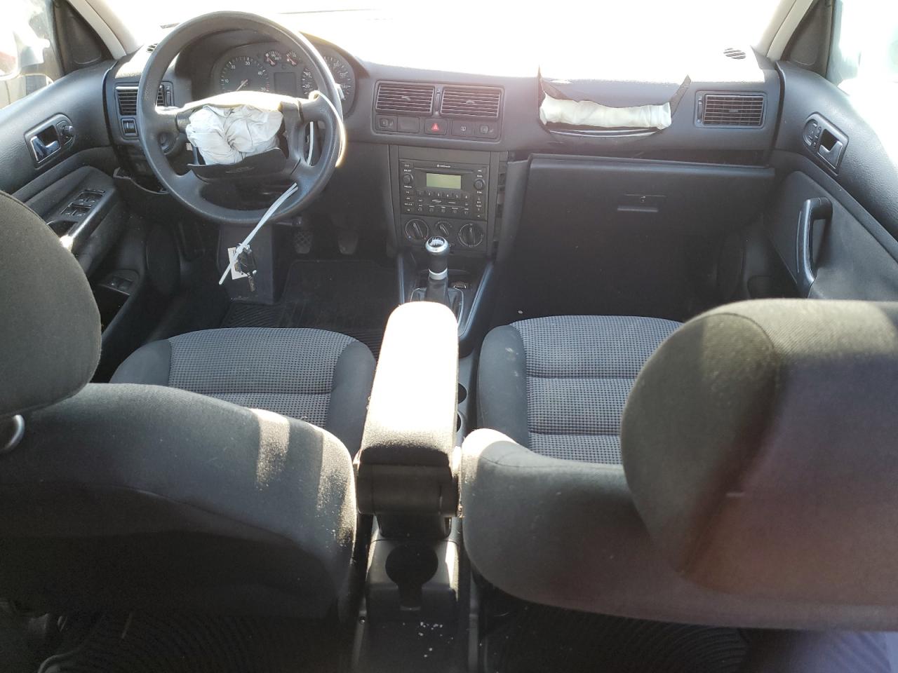 2005 Volkswagen Golf - Image 8
