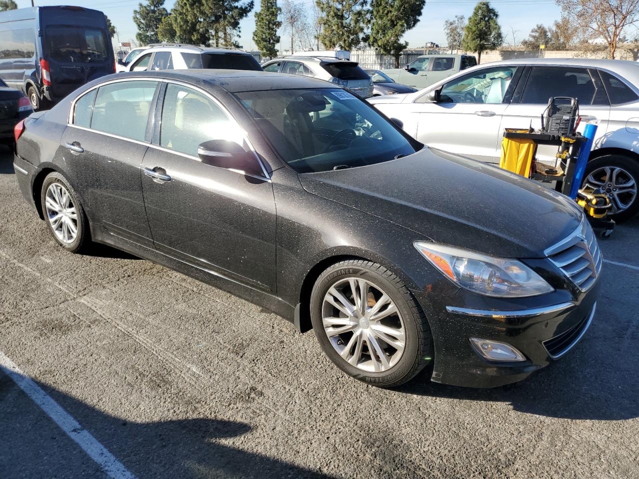 2013 Hyundai Genesis - Image 4