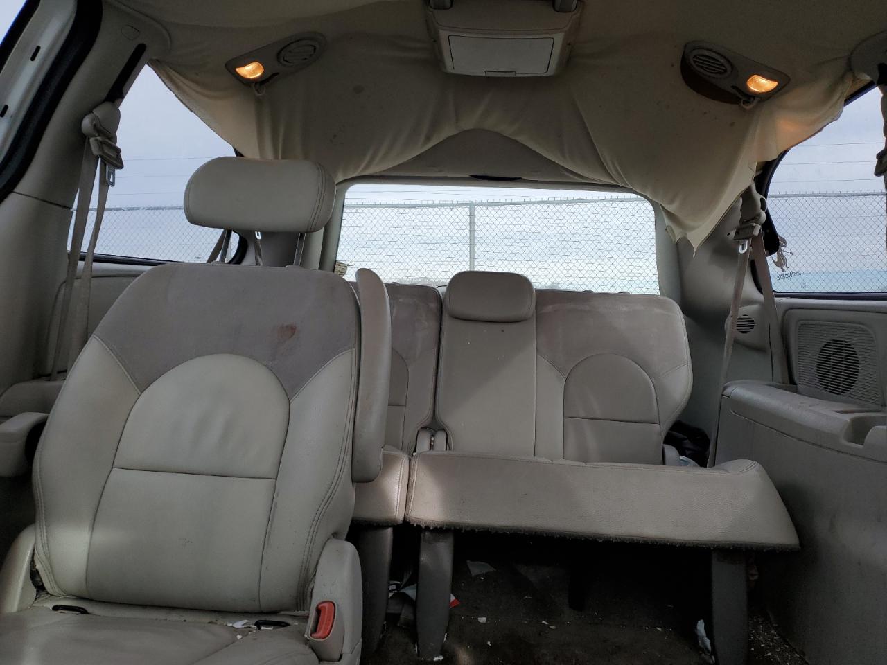 2006 Chrysler Town & Country - Image 10