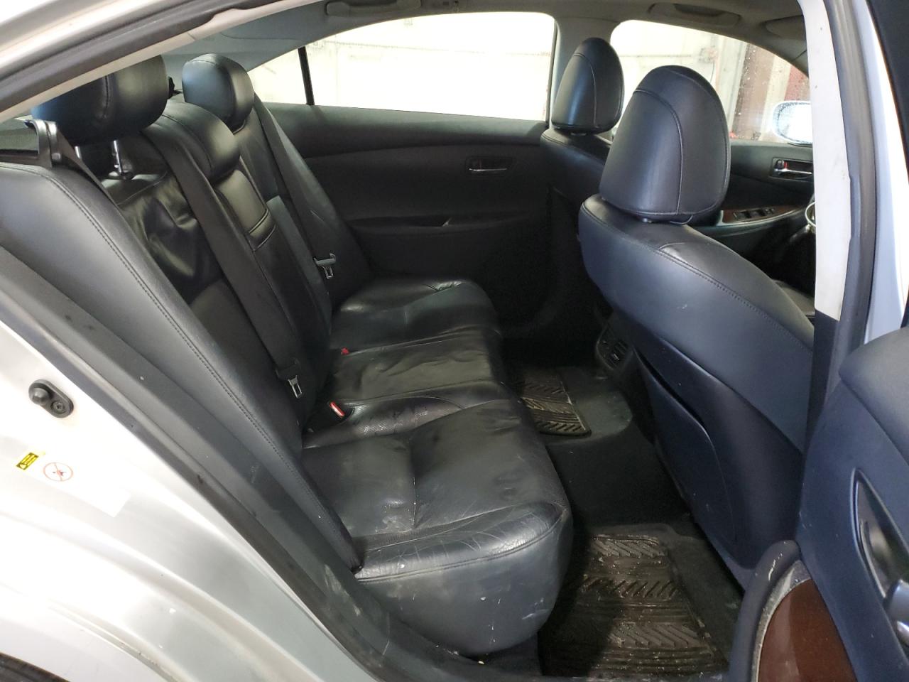 2010 Lexus ES - Image 10