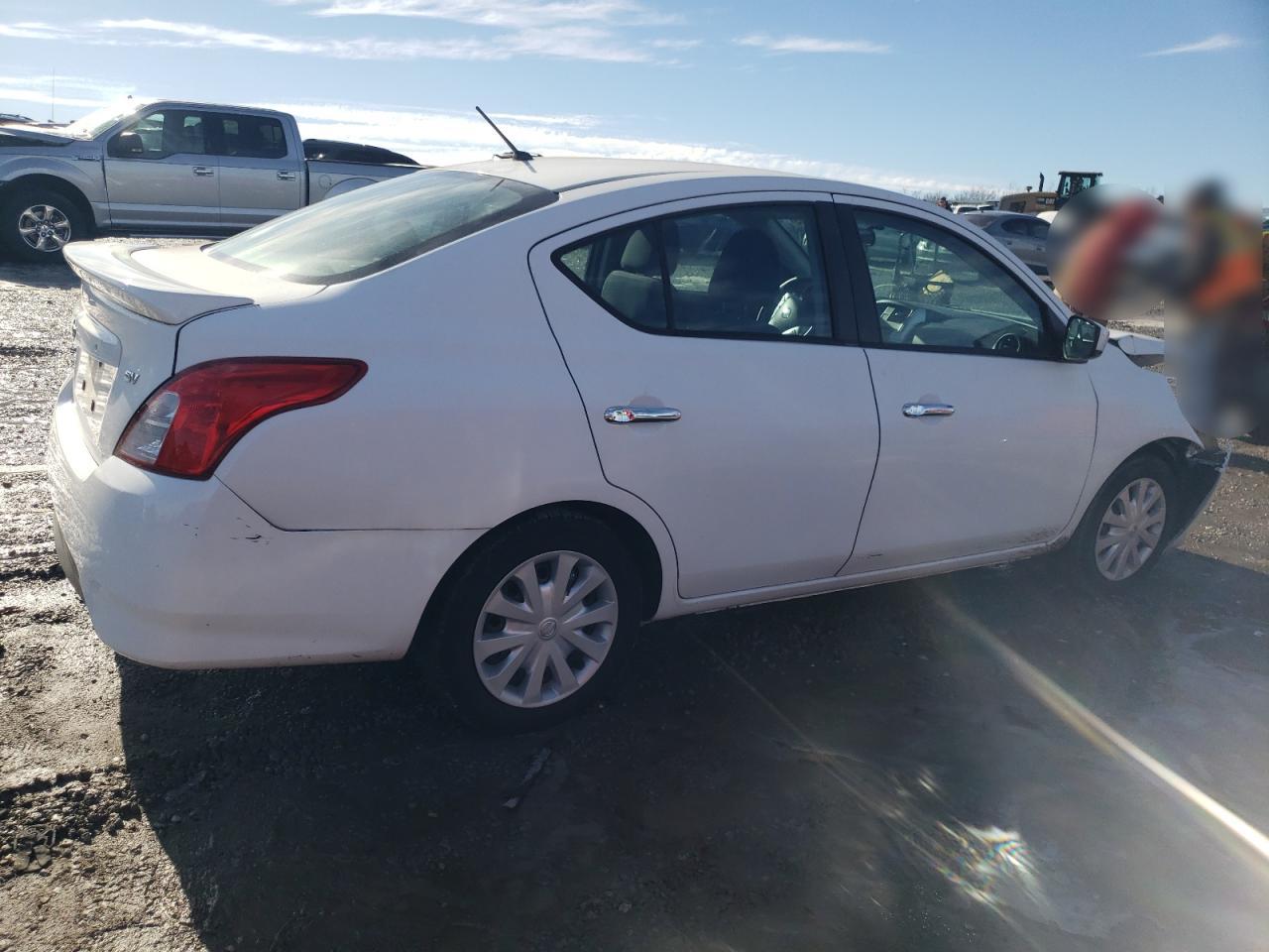 2019 Nissan Versa - Image 3
