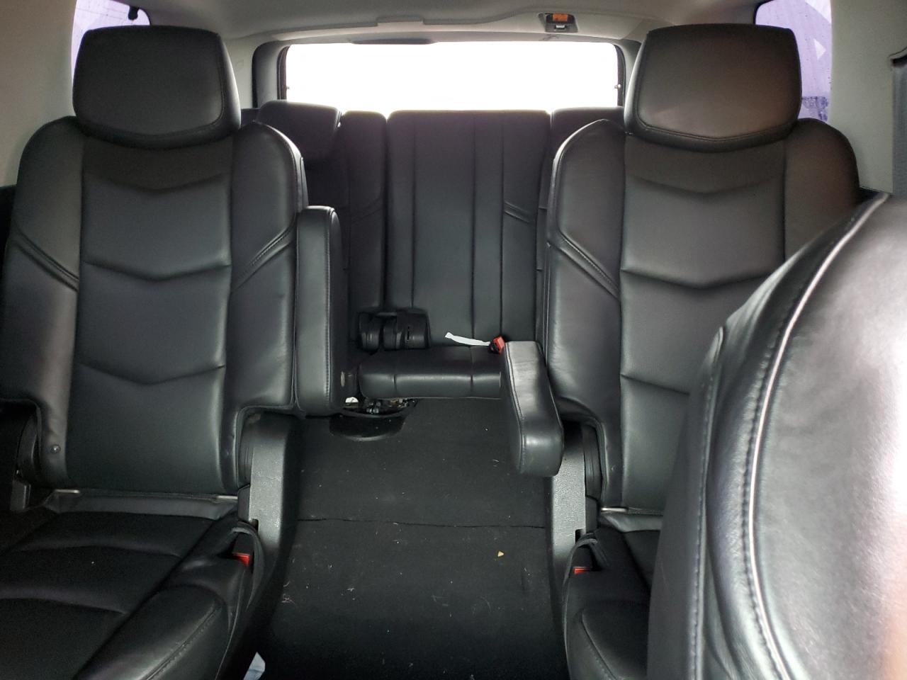 2015 Cadillac Escalade - Image 10