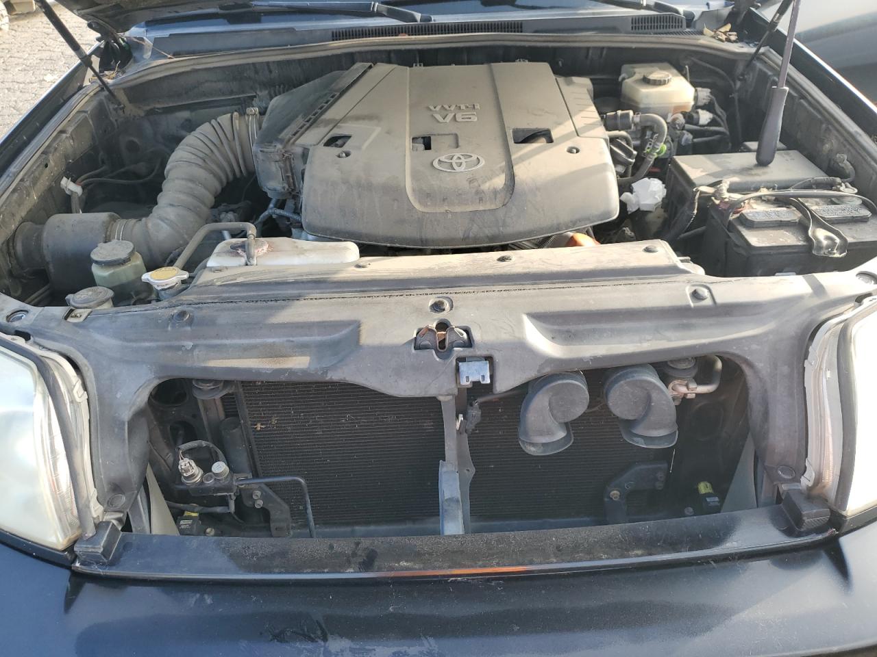 2004 Toyota 4Runner - Image 14
