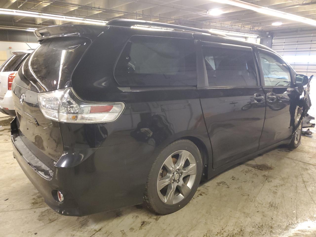2011 Toyota Sienna - Image 3