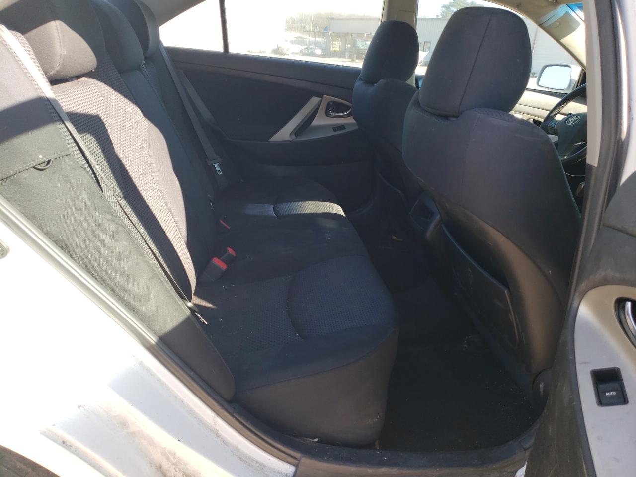 2011 Toyota Camry - Image 10
