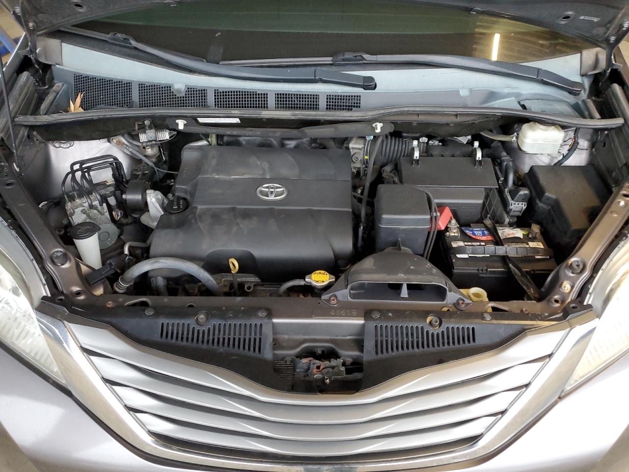 2013 Toyota Sienna - Image 12
